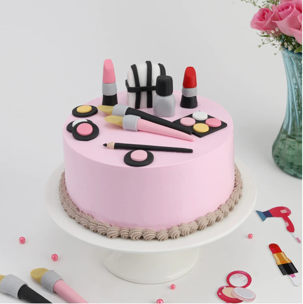 Designer Cake- Make Up Lover Pineapple Cake